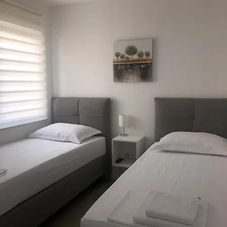Luxuria Apartment *