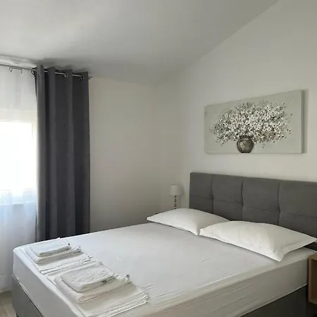 Apartment Luxuria Baska Voda