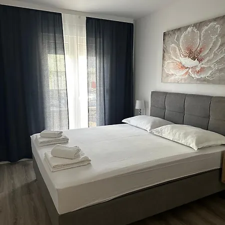 Luxuria * Baska Voda