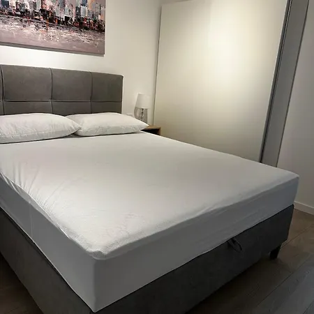 Luxuria Apartment