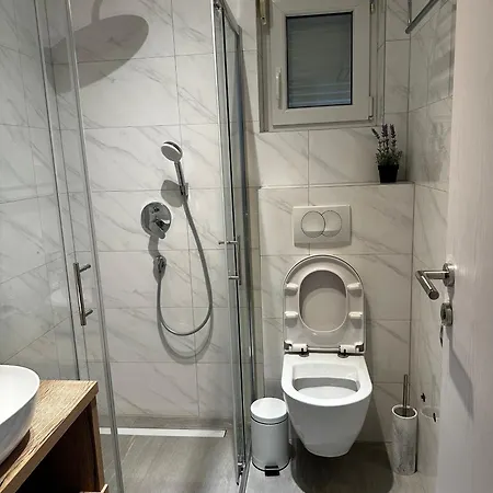 Luxuria Apartman *