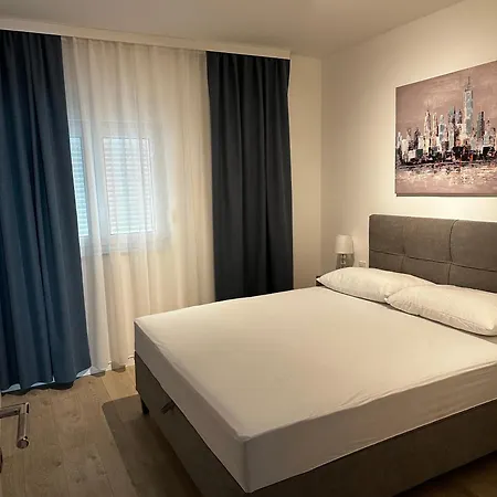 Luxuria Baska Voda