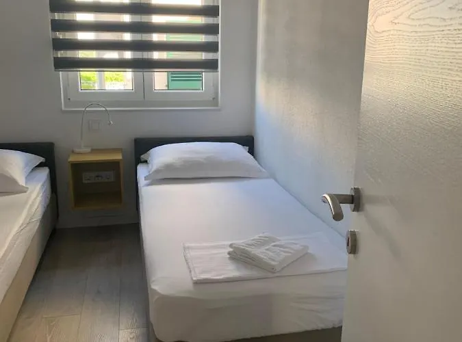 Luxuria * Baška Voda
