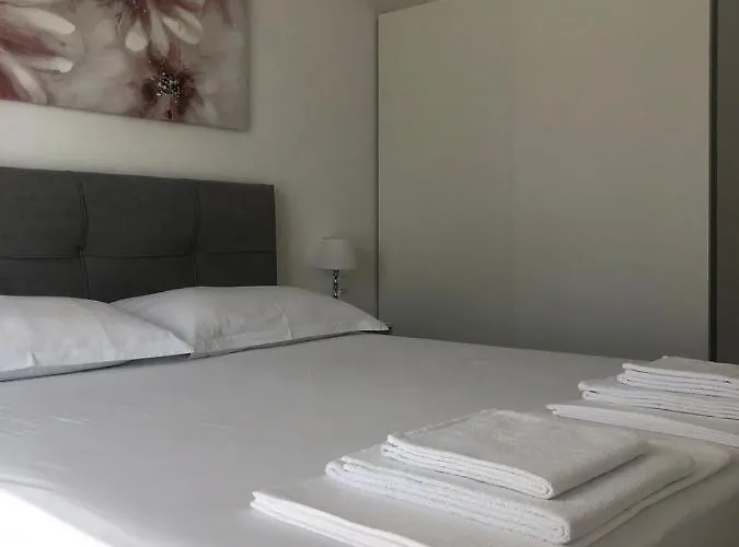 Luxuria * Baška Voda